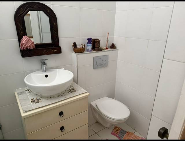 2 BEDROOM APARTMENT FOR SALE IN ESSENWOOD